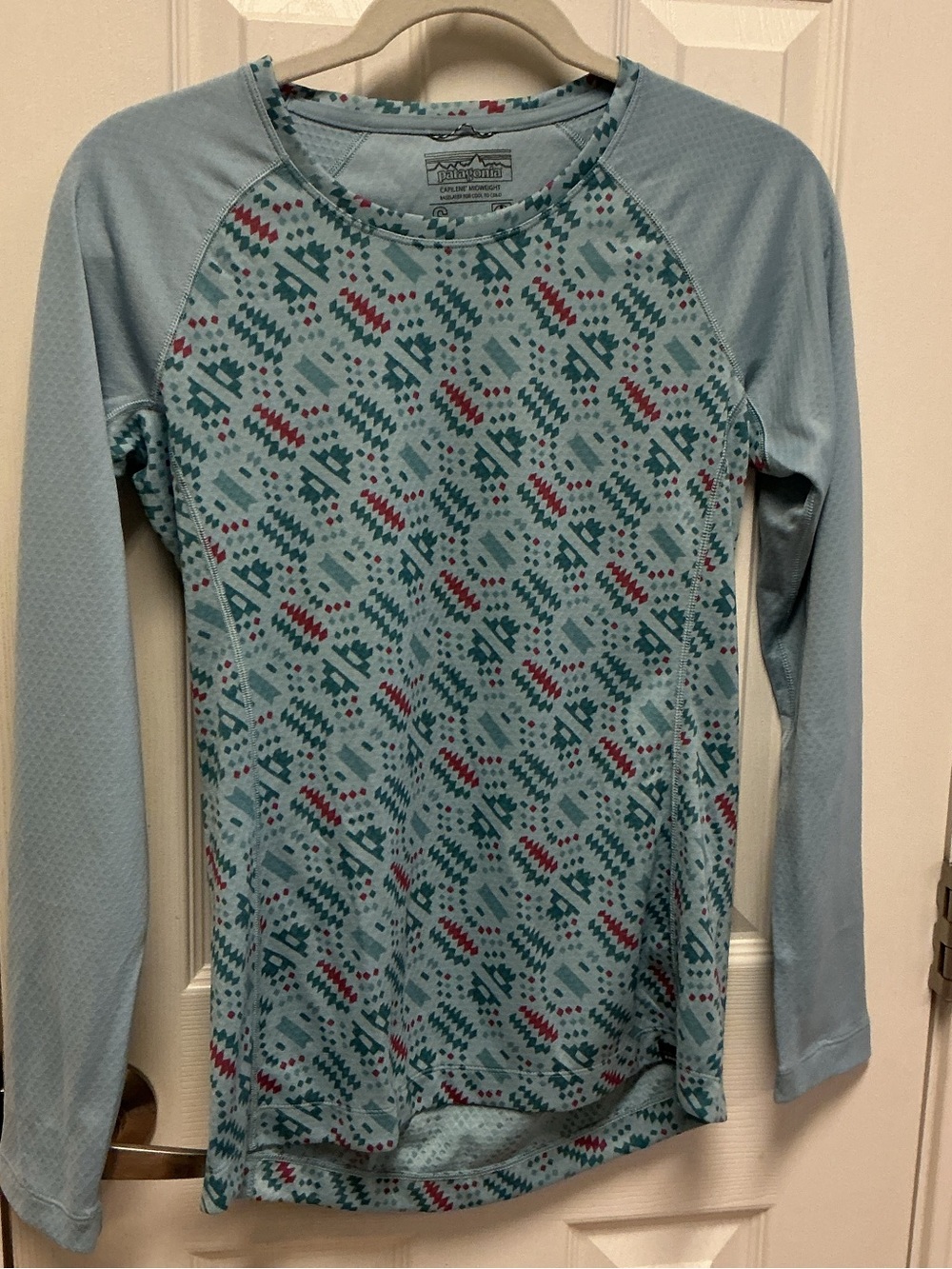 Patagonia SZ S Capilene Mid weight Base layer Cool To Cold Women’s Hiking Shirt
